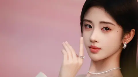 女子上厕所闻到恶臭