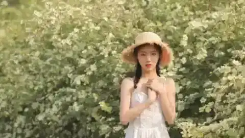 登山客坠崖奇迹生还