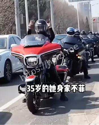 撞上隔离带