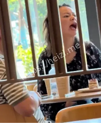 女顾客辱骂店员