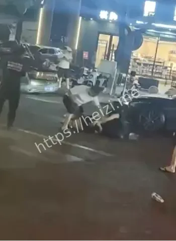 丈夫怒打情夫