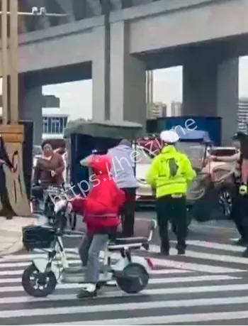 白发苍苍谋生