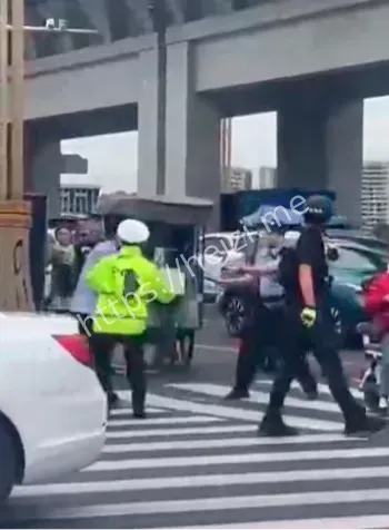 白发苍苍谋生