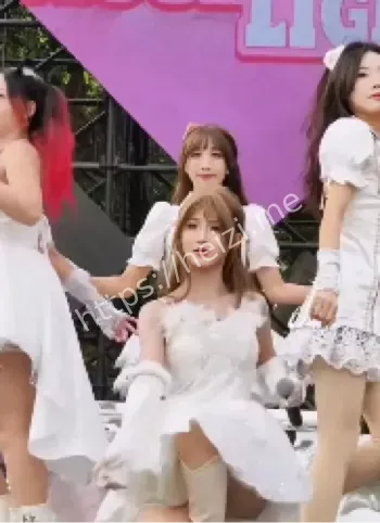 深圳欢乐谷擦边表演