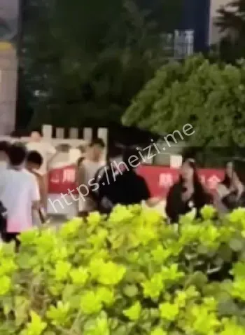 中环广场遇人就扎现场