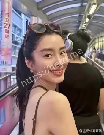 杨采钰晒合照