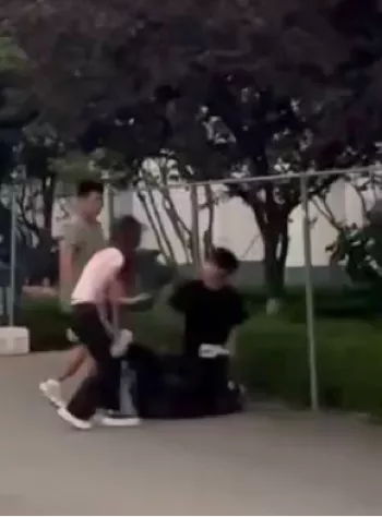 张宇泽脚踏两只船打人视频