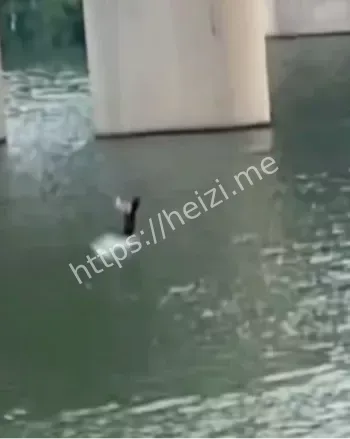 拍摄裸照威胁