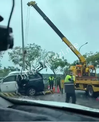 警车车祸现场曝光