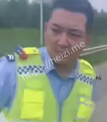 强行别停摩托车