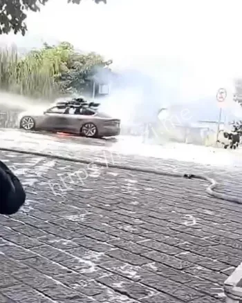 云南大理喜洲古镇蔚来ET8自燃