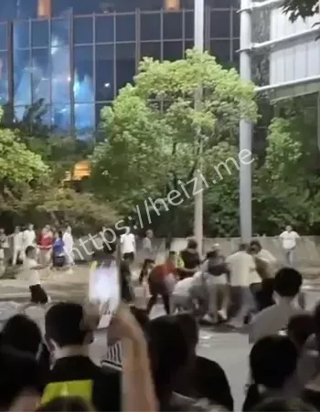 男子持刀捅伤多人现场细节