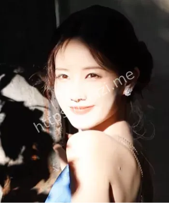 蓝色裙东方美学