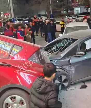 熙顺紫菜包饭店车祸冲店视频
