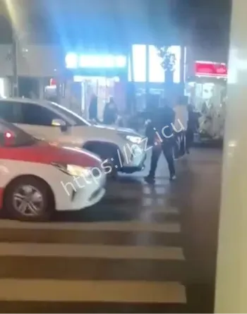 玩具枪拦截车辆