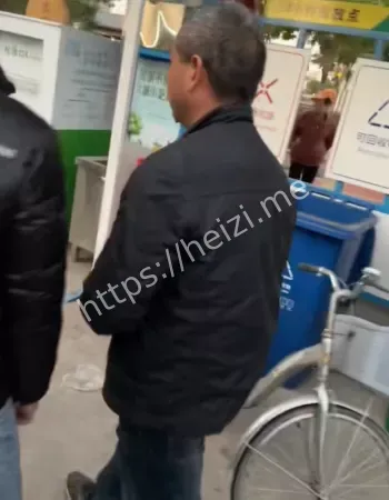 男子公园猥亵女童