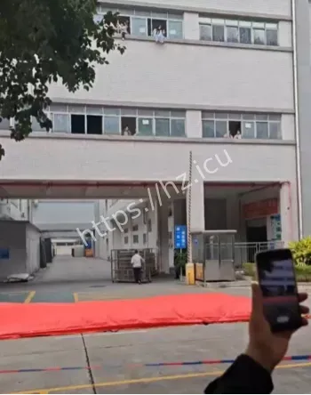 信濠光电顶楼维权现场