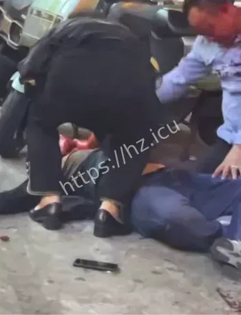 男子鲜血狂喷视频