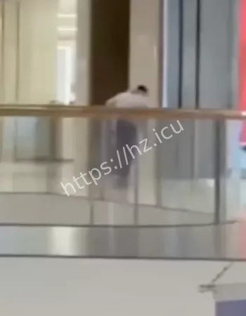 用水果刀疯狂划伤女子