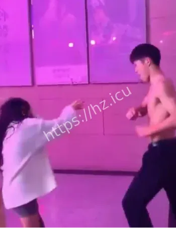 石家庄弥钛密室1v3打架