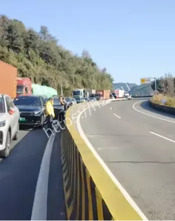 多车追尾起火事故