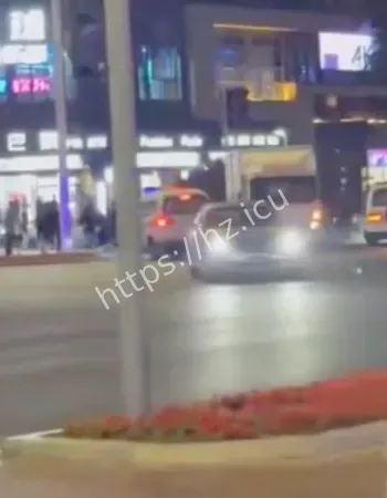 警察破窗拽出