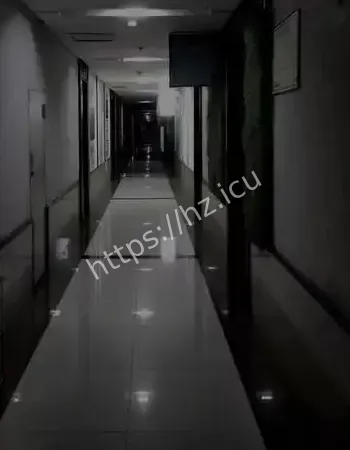 女员工半夜三楼被困