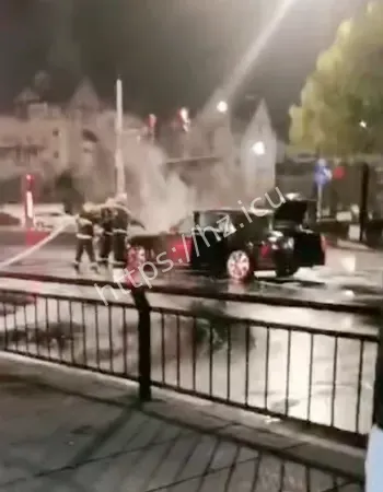 劳斯莱斯街头自燃