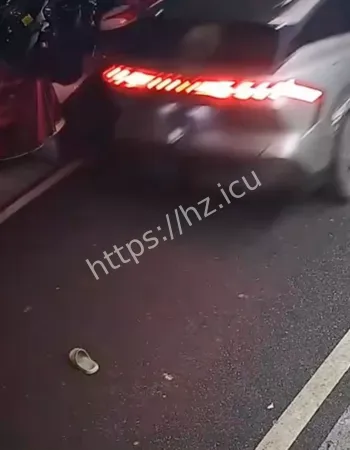 戴头套去偷泡面