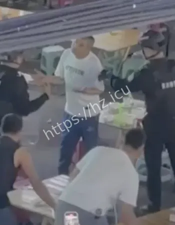 男子在夜市酒后闹事
