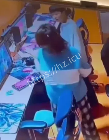 喊救命才被拉开