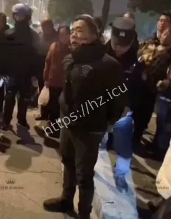 手持喷壶怒杀奸夫