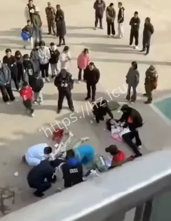 南门体育场捅人