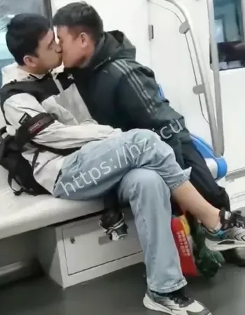 完全不顾外界的眼光