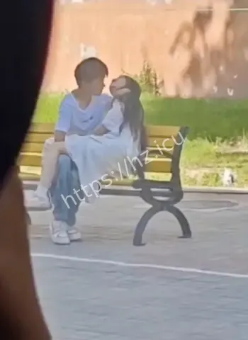 情侣公然黄金手激情直捣花心