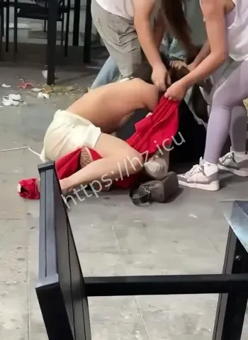 前任现任当街互撕