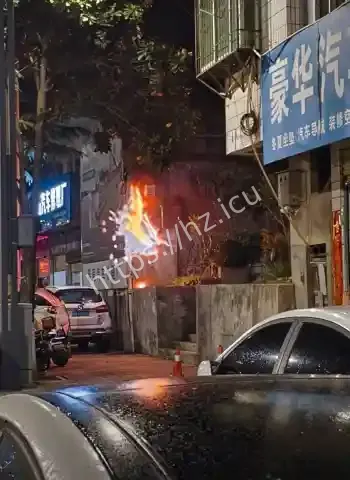 叫连连满街狂奔