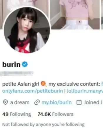 可爱女孩温柔互动