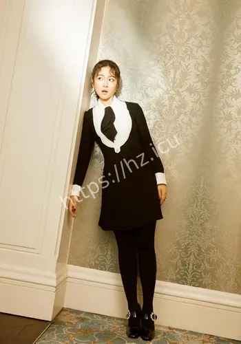 李兰迪黑裙造型