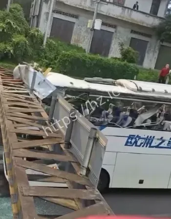 现场一片狼藉