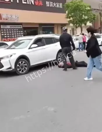 老大妈险遭毒手