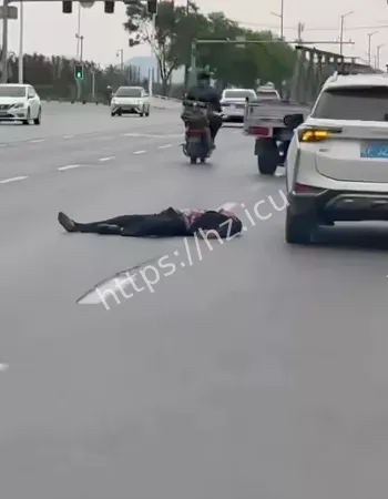 持刀行凶