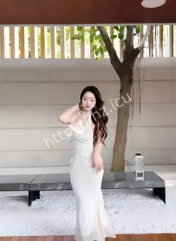 唐曼曼与学长亲密接触