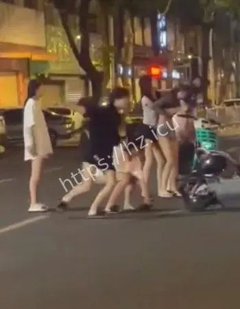衣服被扯坏