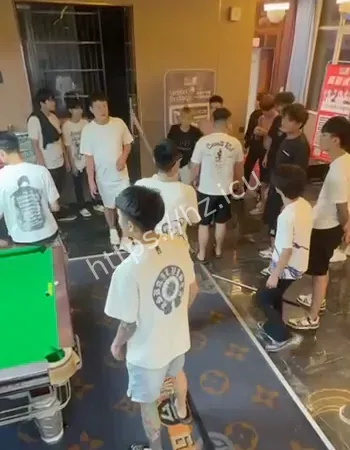 现场互殴