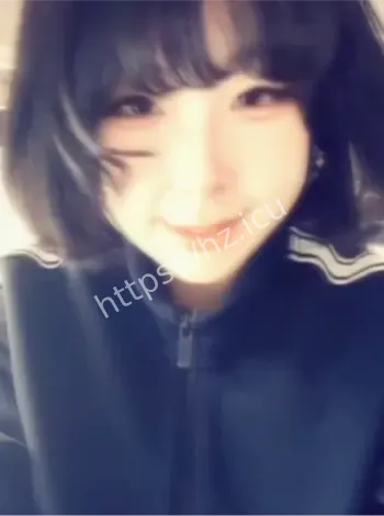 大学生反差抚媚身材