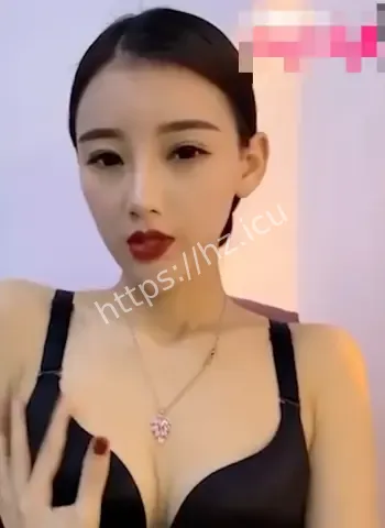 极品少妇肚兜性感自拍