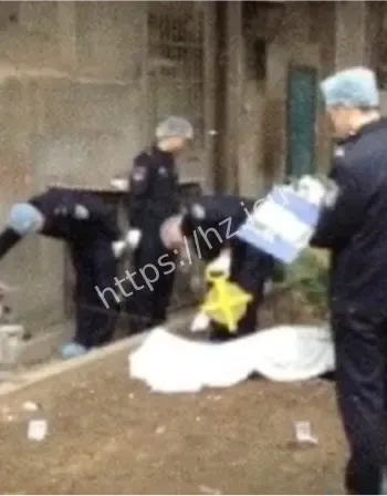 红裙泳衣吊死